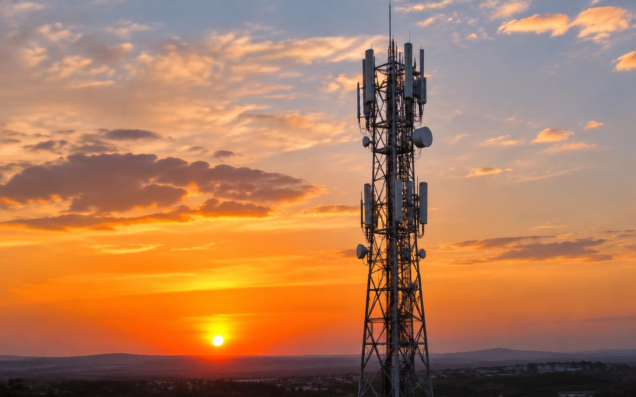 Telecom & Utilities